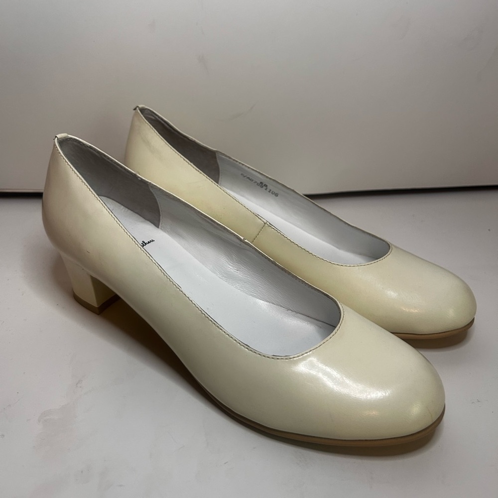 Vintage Women’s Brooks Brothers Fleece Ivory Heels 6B